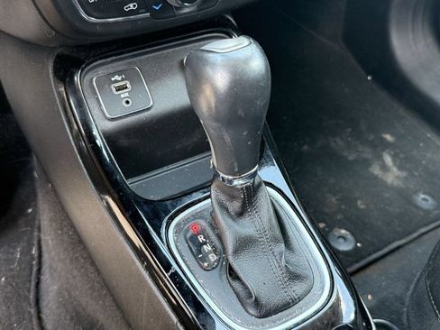 Used 2019 Jeep Compass Latitude FWD image 18