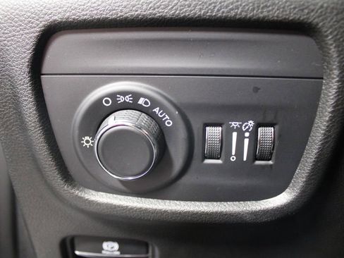 Used 2023 Jeep Grand Cherokee L Laredo image 33