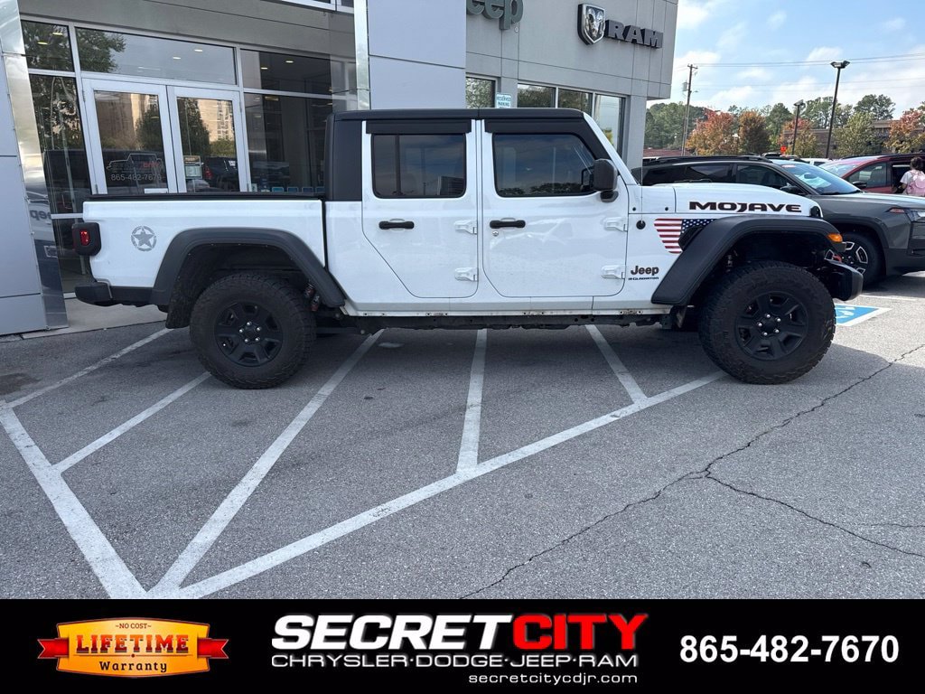 Used 2023 Jeep Gladiator Mojave w/ Cold Weather Group AWD/4WD image 8
