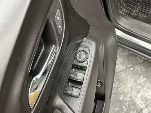 Used 2018 Chevrolet Equinox LT image 7