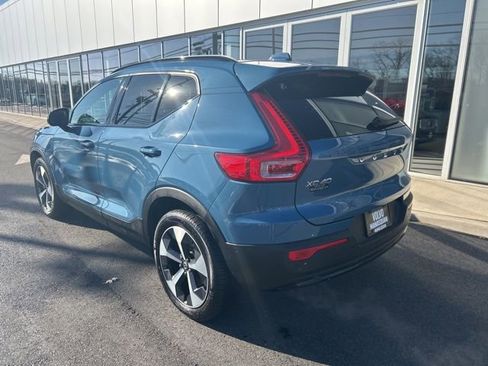 Certified 2025 Volvo XC40 B5 Plus AWD/4WD image 3