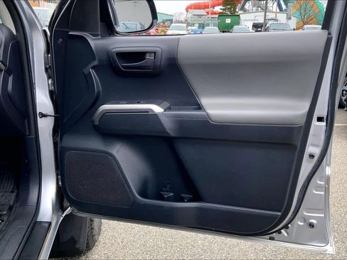 Used 2018 Toyota Tacoma SR5 image 23