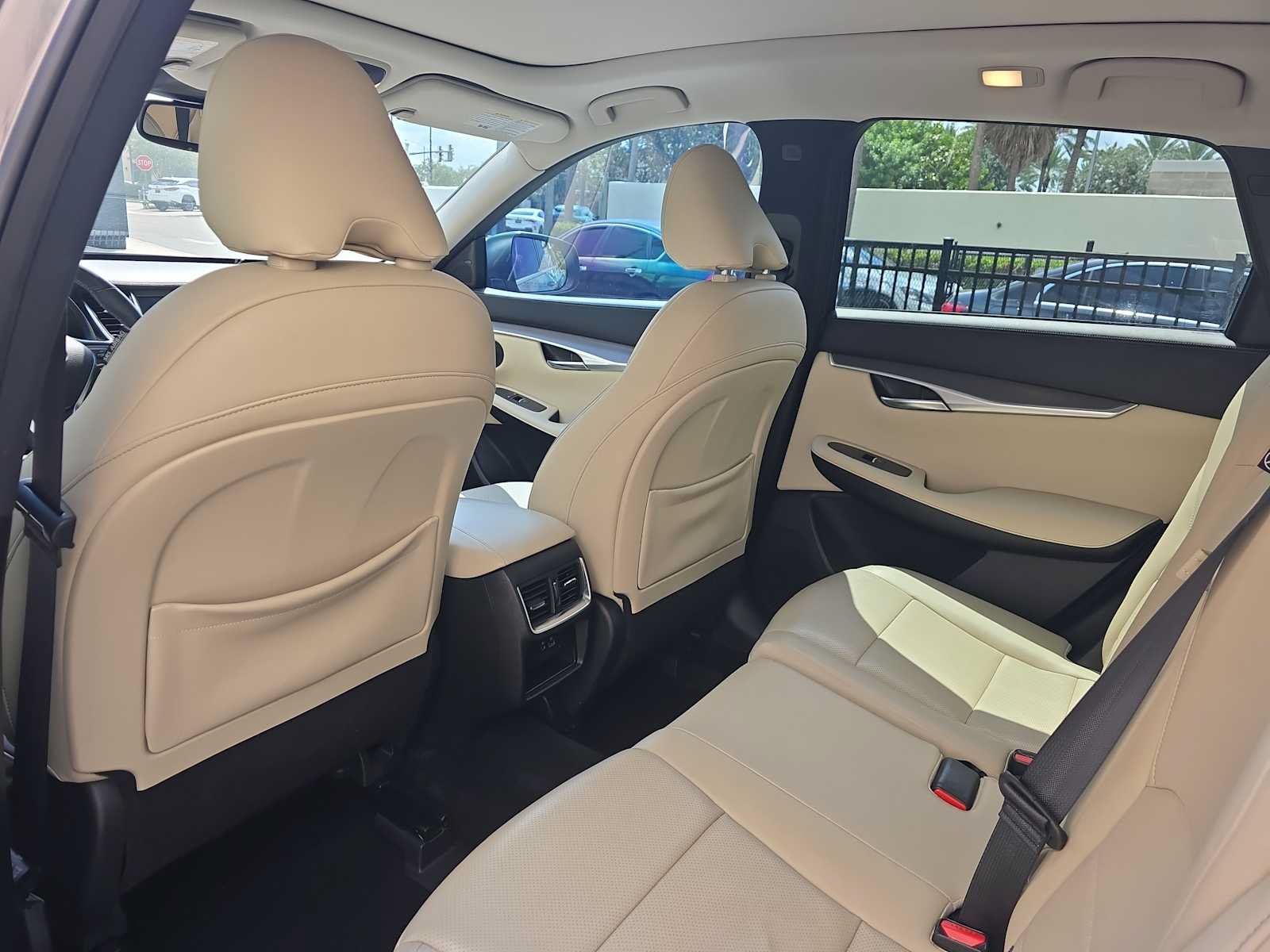 Used 2022 INFINITI QX50 Luxe FWD image 13