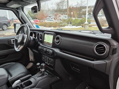 Used 2020 Jeep Wrangler Unlimited Sahara image 14