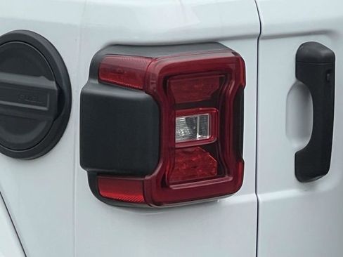 Certified 2020 Jeep Wrangler Unlimited Sahara AWD/4WD image 9