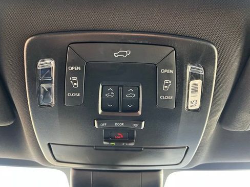 Used 2025 Toyota Sienna XSE image 28