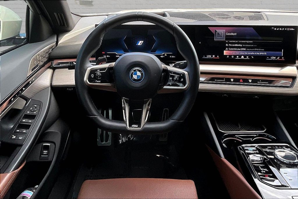 Used 2024 BMW i5 eDrive40i w/ Executive Package RWD image 8