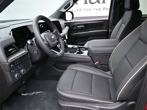New 2025 Chevrolet Suburban Premier image 8