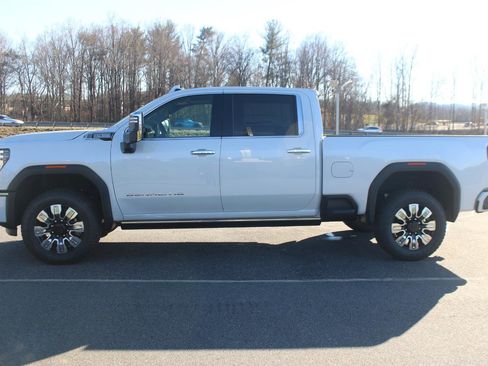 New 2026 GMC Sierra 2500 Denali w/ Denali Reserve Package image 4
