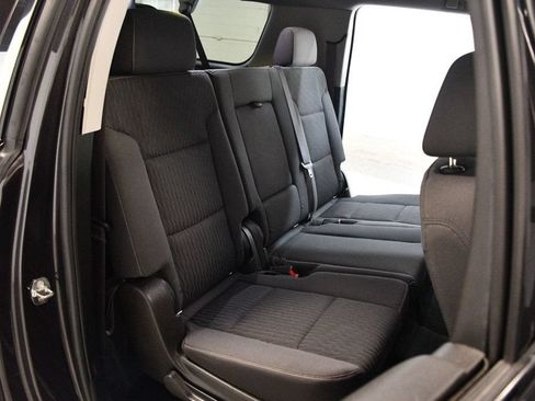 Used 2017 Chevrolet Suburban LS RWD image 39