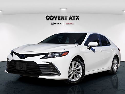 Used 2024 Toyota Camry LE image 1