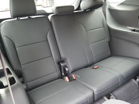 New 2026 Chevrolet Traverse LT w/ LPO, Floor Liner Package image 24