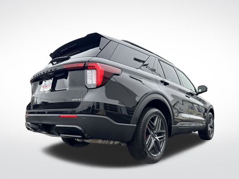 Used 2025 Ford Explorer ST-Line w/ ST-Line Street Pack image 11