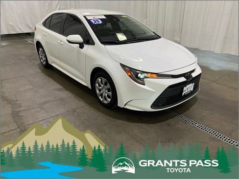 Certified 2025 Toyota Corolla LE FWD image 1