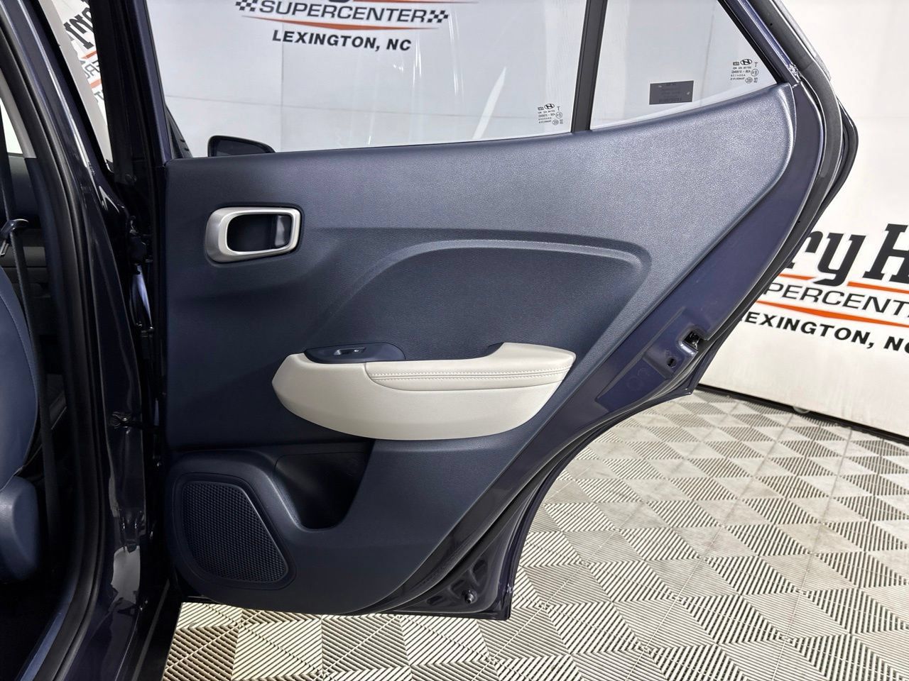 Used 2023 Hyundai Venue Limited FWD image 26