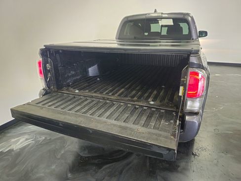 Used 2020 Toyota Tacoma TRD Sport AWD/4WD image 6