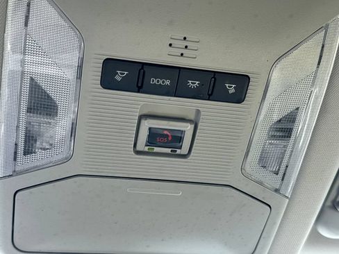 Used 2025 Toyota RAV4 XLE AWD/4WD image 31