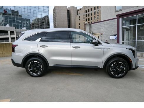 New 2026 Kia Sorento S image 8