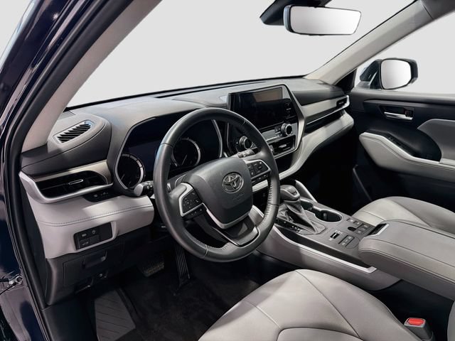 Used 2023 Toyota Highlander XLE AWD/4WD image 8