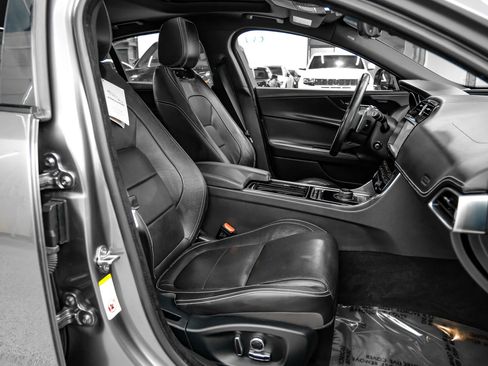 Used 2019 Jaguar XE R-Sport AWD/4WD image 41