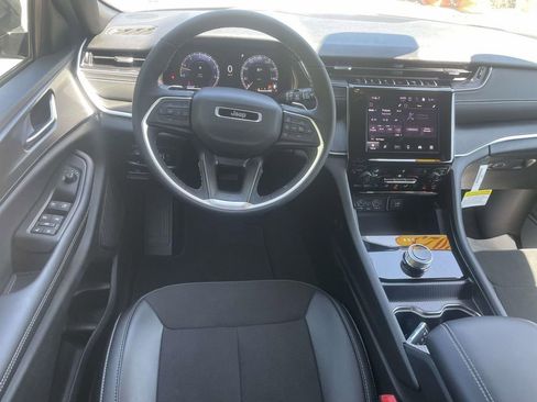 New 2025 Jeep Grand Cherokee Altitude AWD/4WD image 11