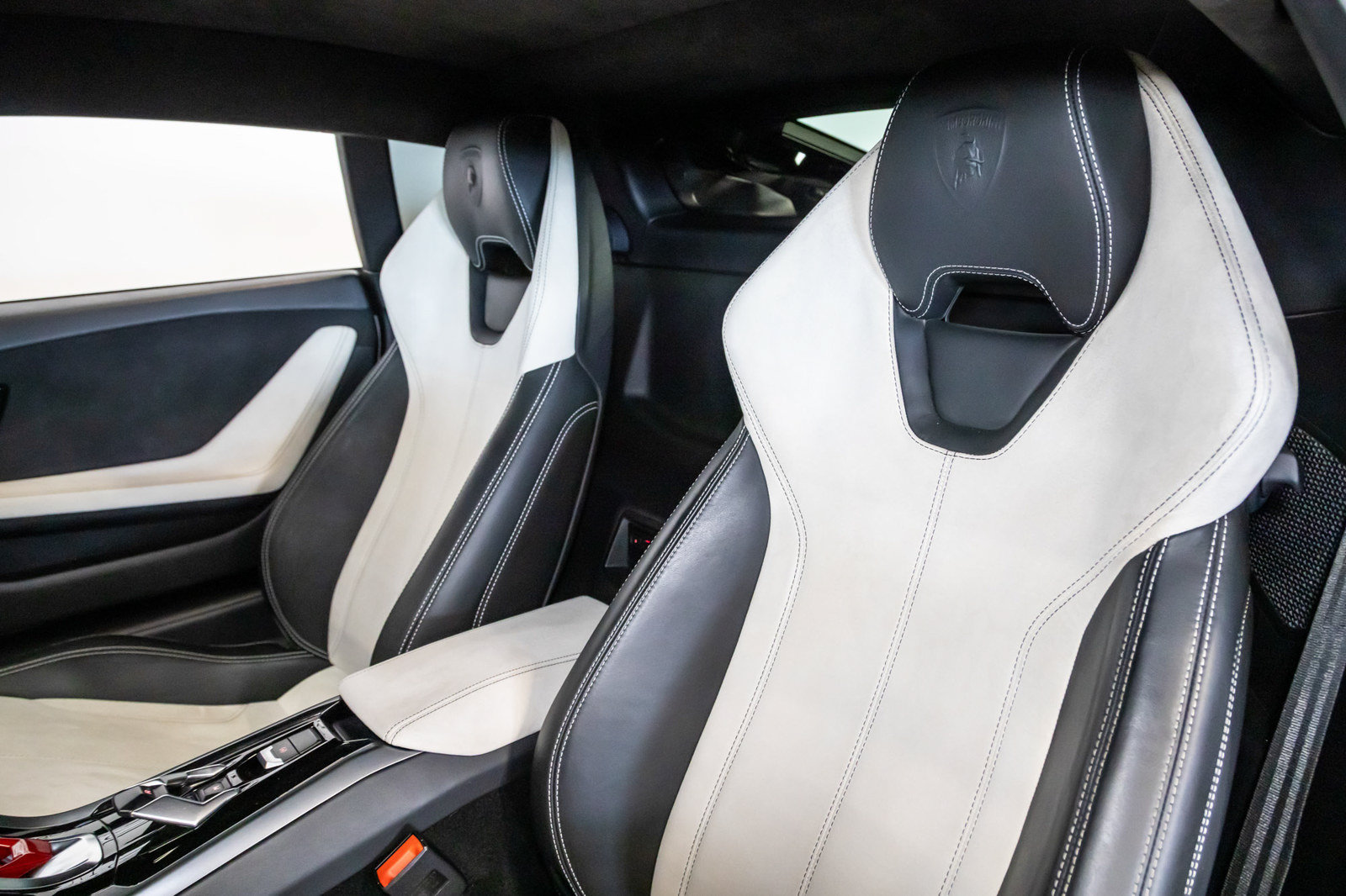 Used 2015 Lamborghini Huracan LP 610-4 AWD/4WD image 33