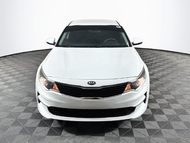 Used 2018 Kia Optima LX w/ 17" Alloy Wheels Package FWD image 2