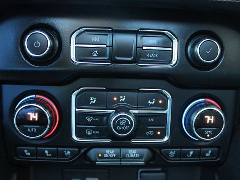 Used 2021 Chevrolet Tahoe High Country w/ Premium Package image 28