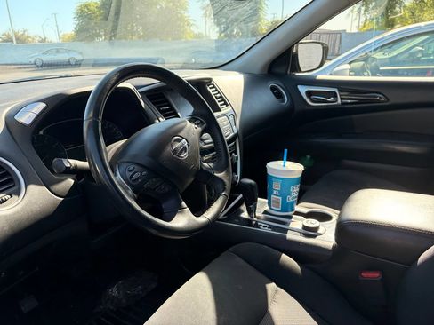 Used 2018 Nissan Pathfinder SV AWD/4WD image 8