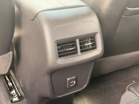 Used 2023 Chevrolet Equinox RS FWD image 36
