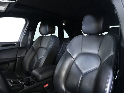 Certified 2021 Porsche Macan AWD/4WD image 5