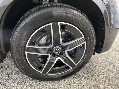 Certified 2025 Mercedes-Benz GLC 300 image 33