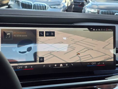 Used 2025 BMW 750e xDrive w/ Executive Package image 27