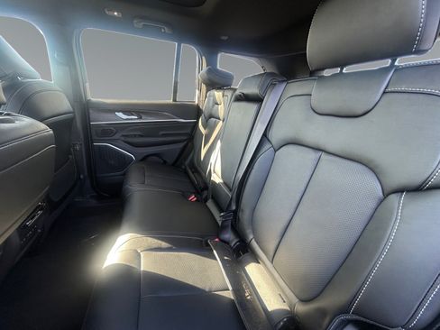 New 2026 Jeep Grand Cherokee Limited AWD/4WD image 13