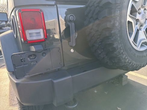 Certified 2015 Jeep Wrangler Rubicon w/ Power Convenience Group image 8