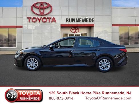 Used 2025 Toyota Camry LE FWD image 4