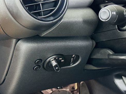 Used 2018 MINI Cooper 4-Door Hardtop FWD image 10