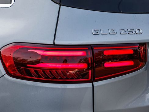 New 2026 Mercedes-Benz GLB 250 image 8