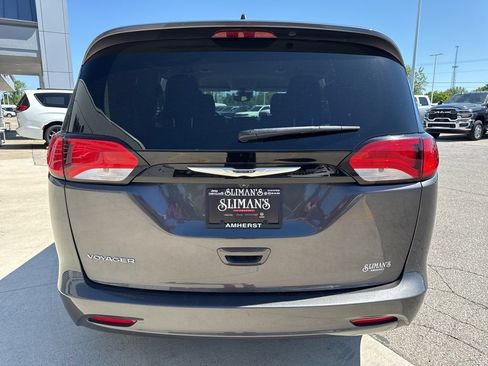 Used 2023 Chrysler Voyager LX FWD image 6