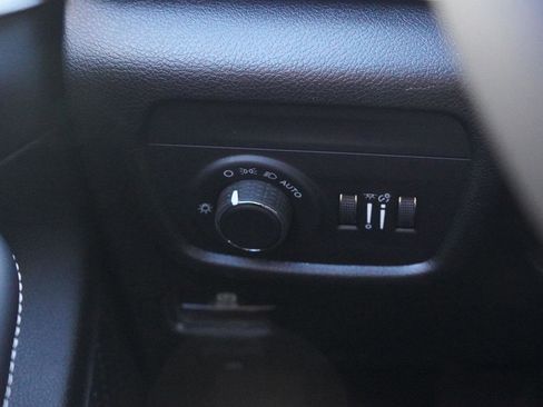 New 2026 Jeep Grand Cherokee Altitude image 19