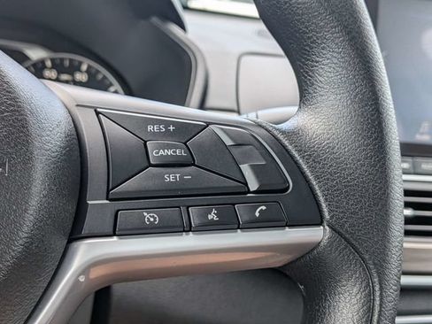 Used 2025 Nissan Altima 2.5 SV FWD image 31