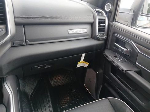 New 2026 RAM 4500 4x4 Crew Cab DRW w/ Laramie Trim Package image 38