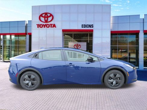 Certified 2025 Toyota Prius LE FWD image 2