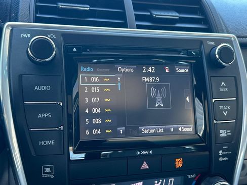 Used 2017 Toyota Camry XLE w/ Moonroof Package FWD image 18