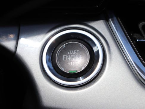 Used 2025 Chevrolet Trax LT FWD image 38