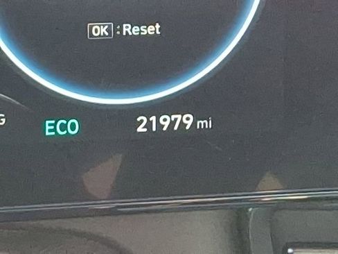 Used 2024 Hyundai Elantra Limited image 24