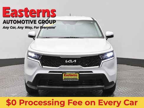 Used 2023 Kia Sorento LX FWD image 2