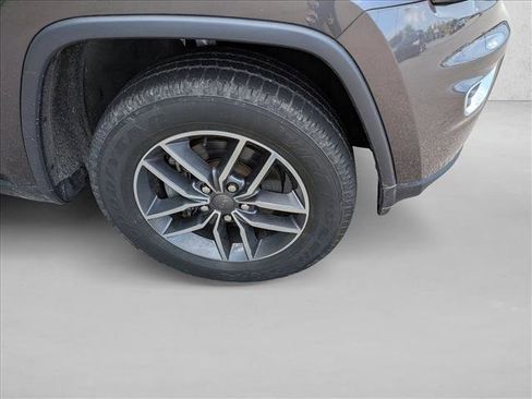 Used 2019 Jeep Grand Cherokee Limited AWD/4WD image 9