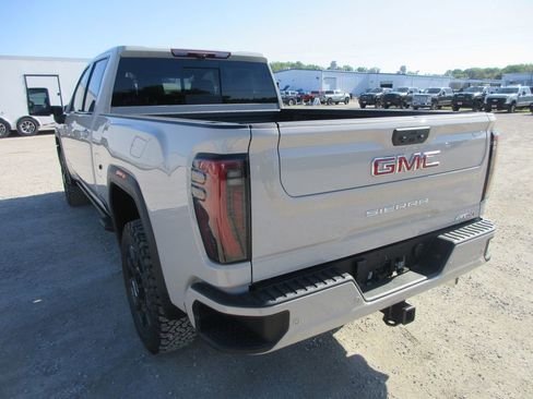New 2026 GMC Sierra 2500 AT4 w/ AT4 Premium Plus Package AWD/4WD image 9