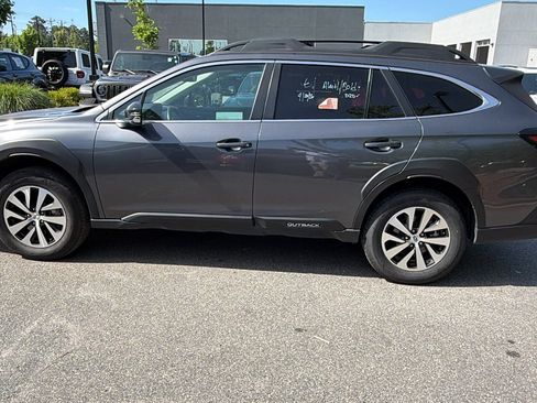 Used 2025 Subaru Outback Premium AWD/4WD image 11